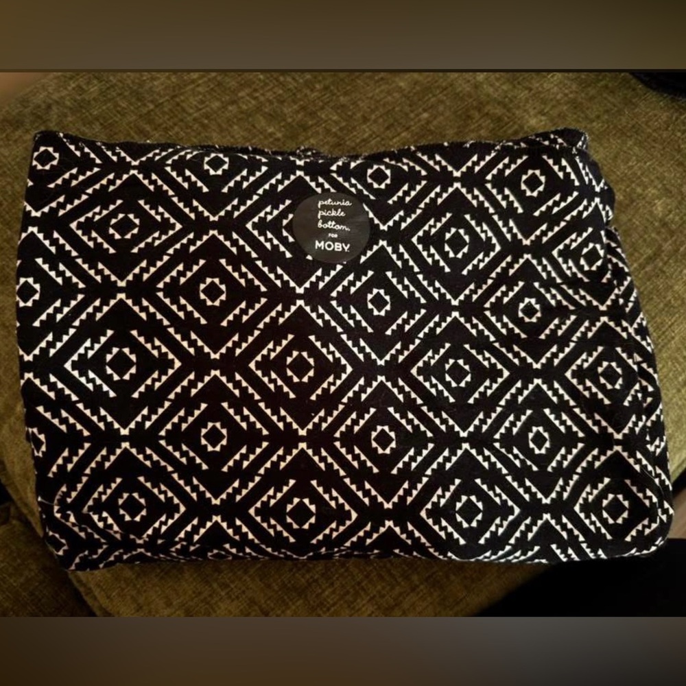 Petunia Pickle Bottom x MOBY | Designer Carrier Wrap | EUC 🖤